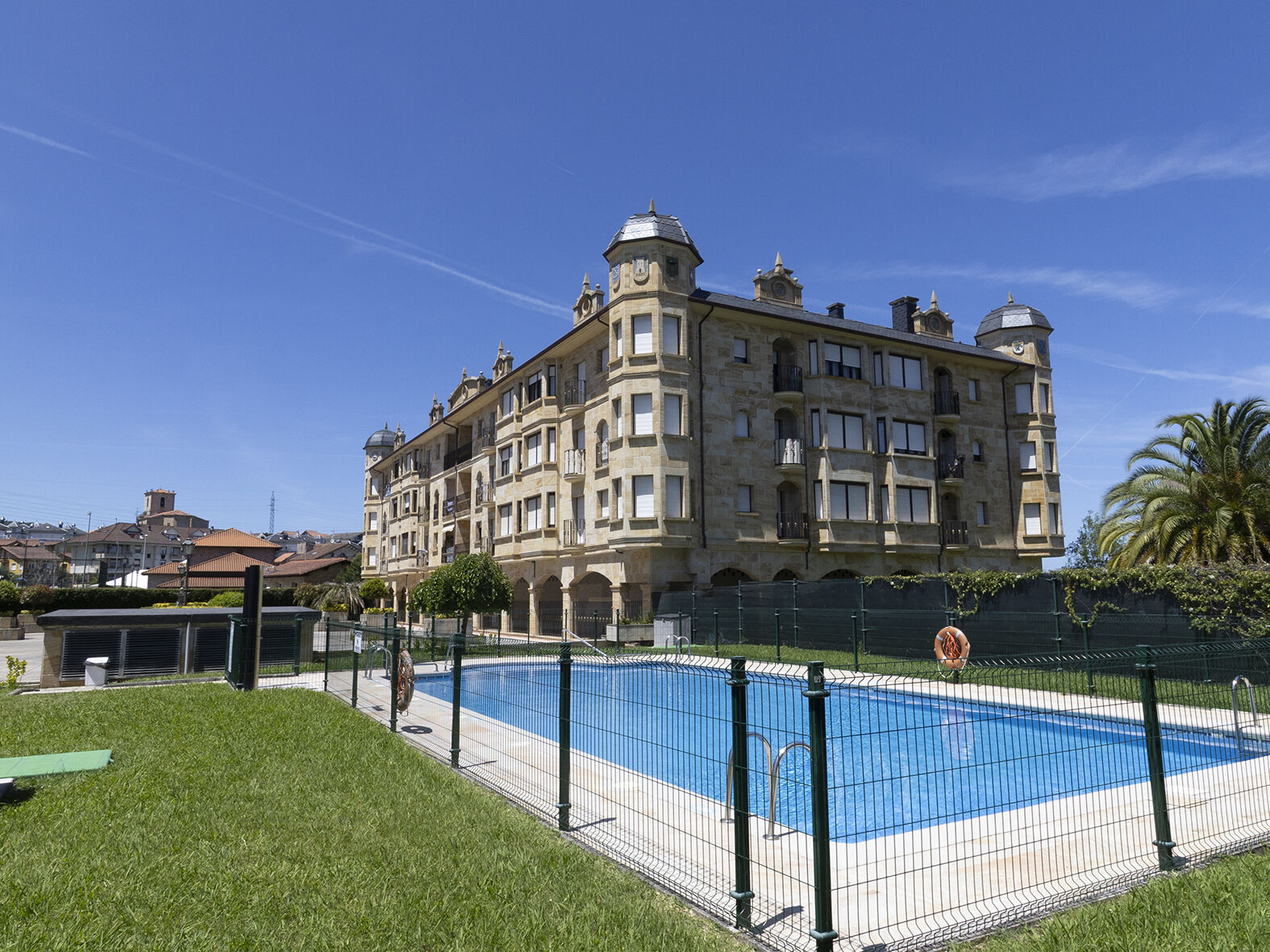 Dúplex Iveka en Treto, edificio de piedra con piscina